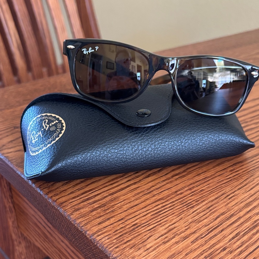 Ray-Ban Classic Wayfarer Sunglasses with Case